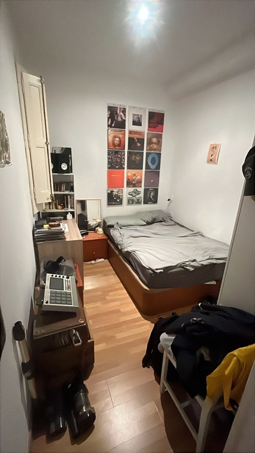 Room in a 4-person shared flat in Sants-Montjuïc · 4