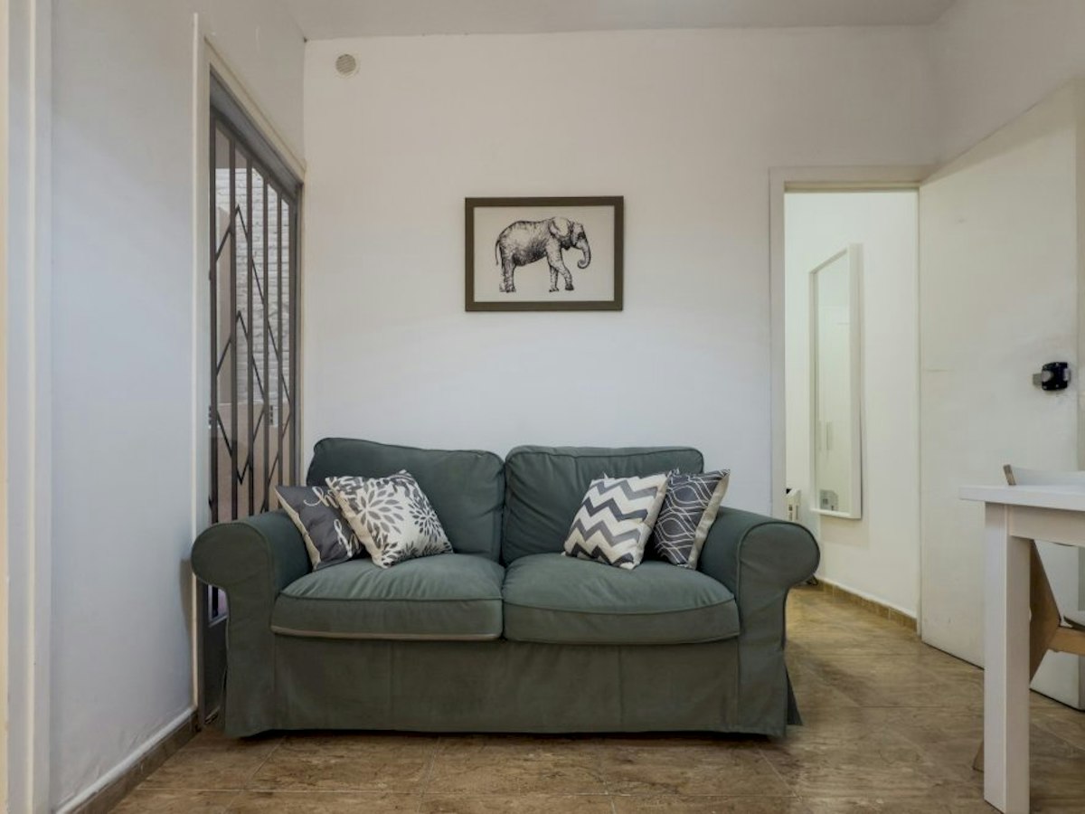 Furnished room in a 5-person shared flat in Sants-Montjuïc · 3