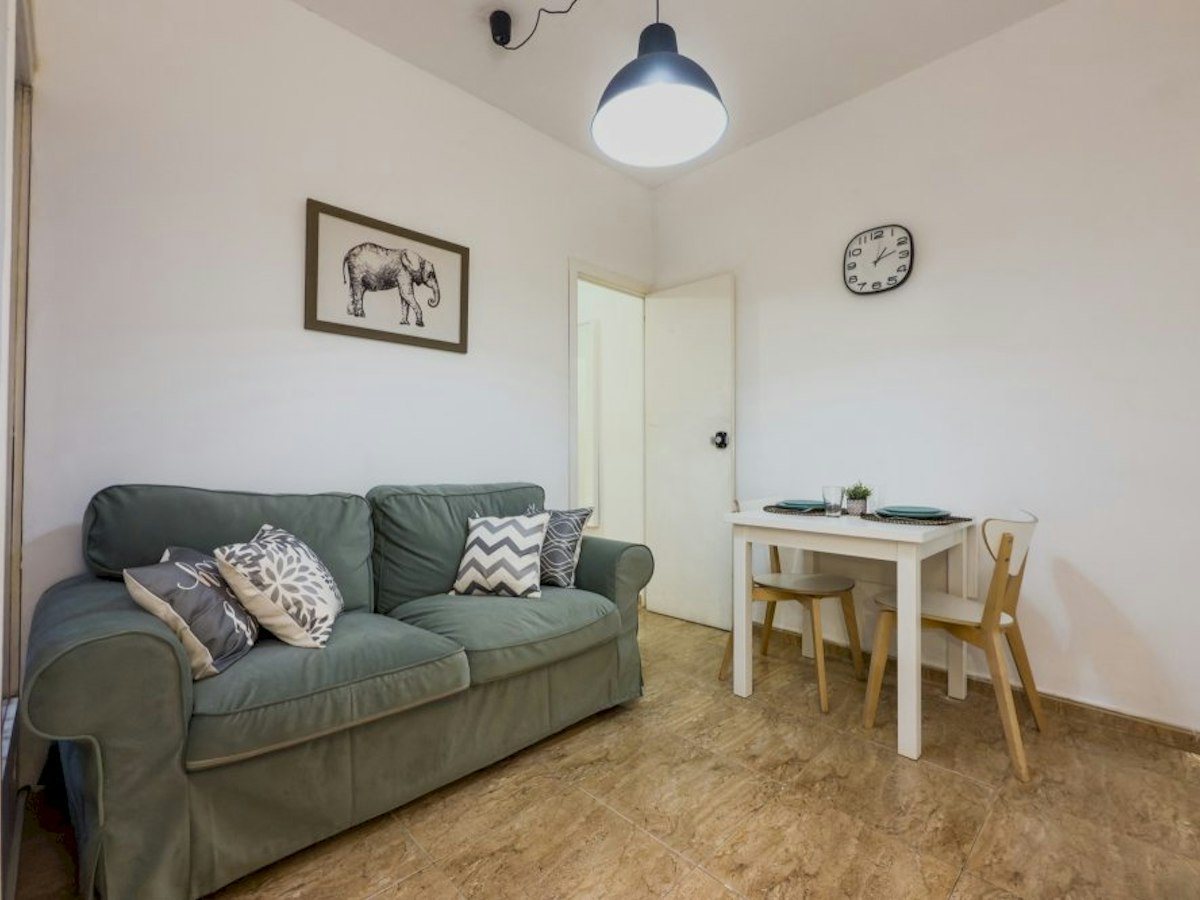Furnished room in a 5-person shared flat in Sants-Montjuïc · 4