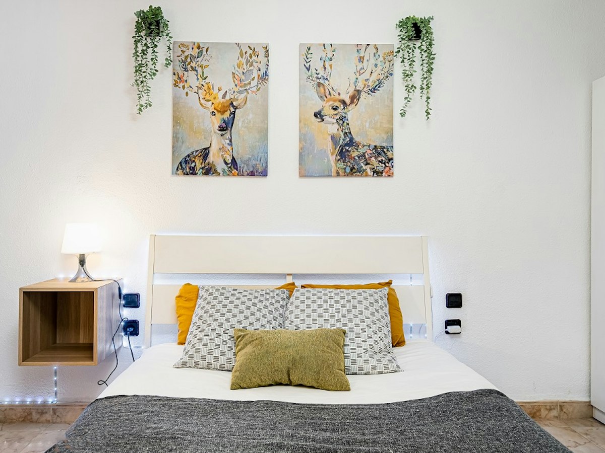 Furnished room in a 6-person shared flat in Ciutat Vella · 3