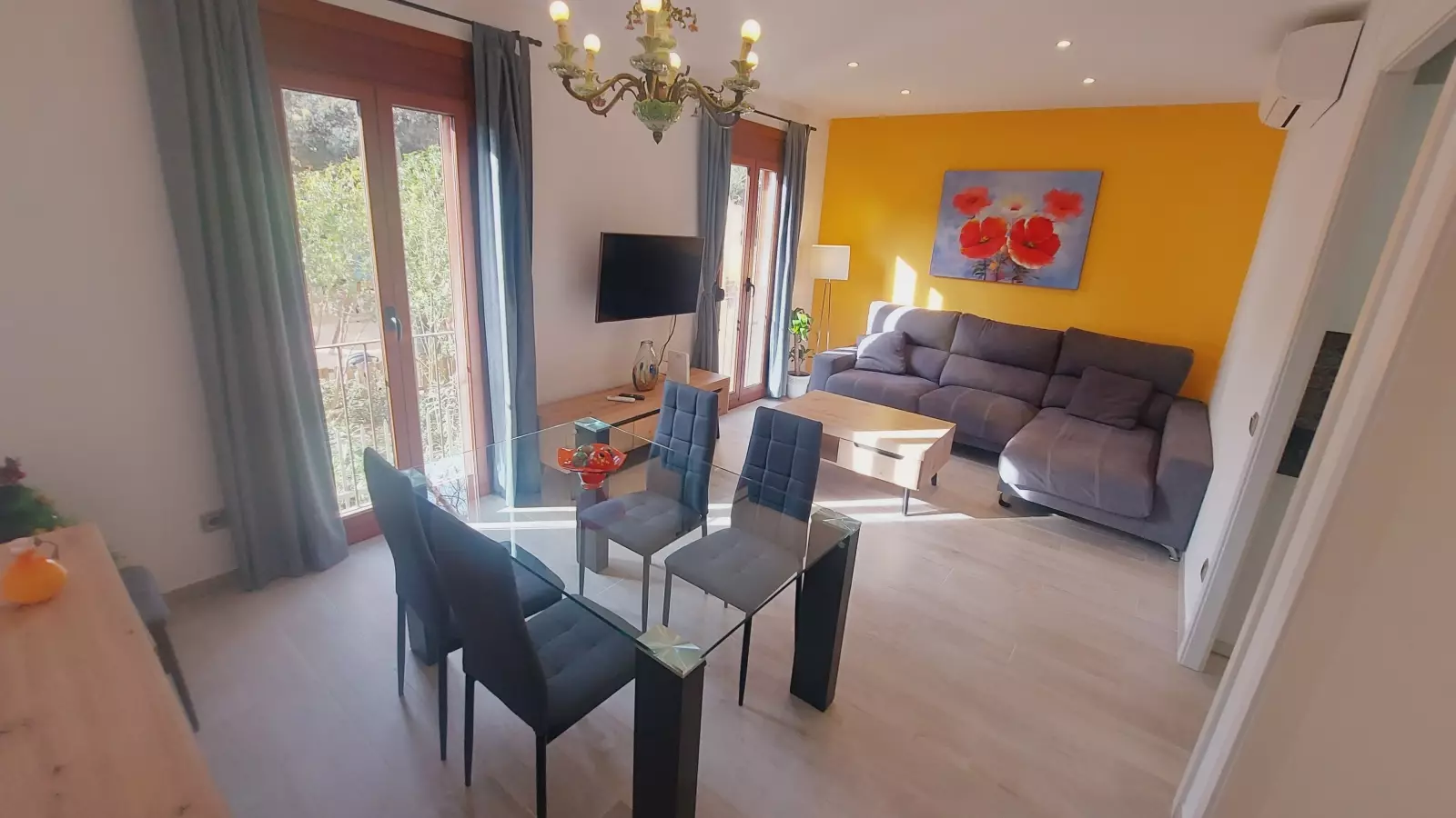 Furnished 2-bedroom flat in Eixample, 70 m² · 3