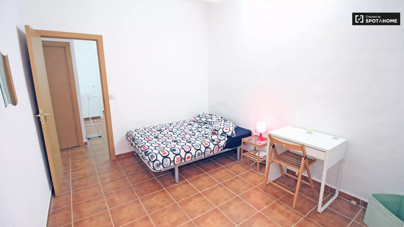 Habitación amueblada en piso compartido en Ciutat Vella · 2
