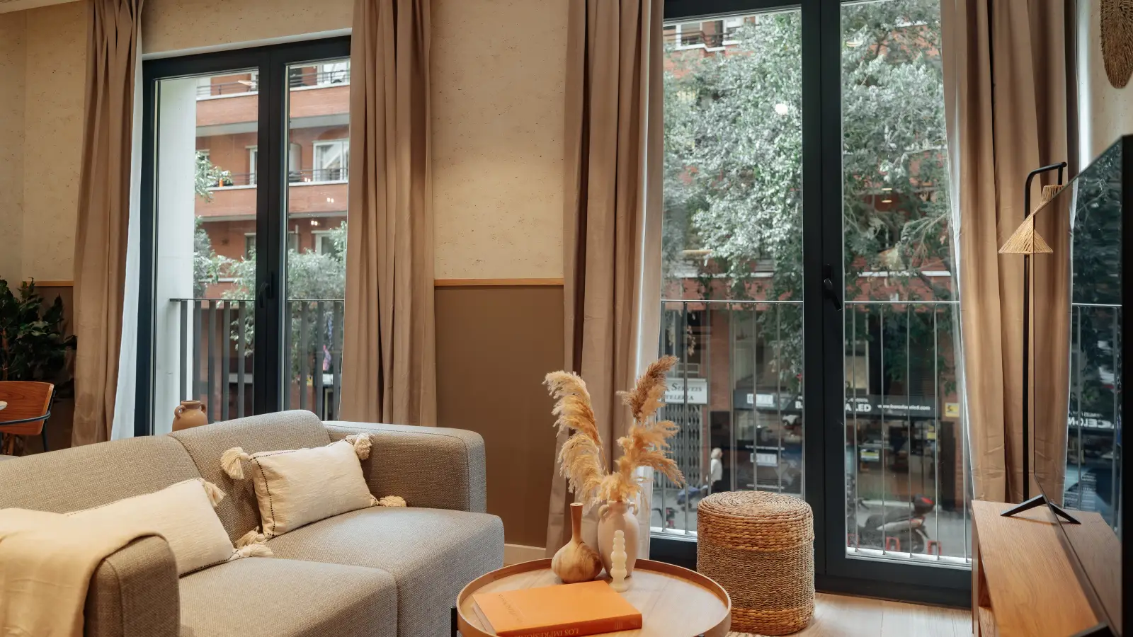 Furnished 1-bedroom flat in Eixample, 40 m² · 2