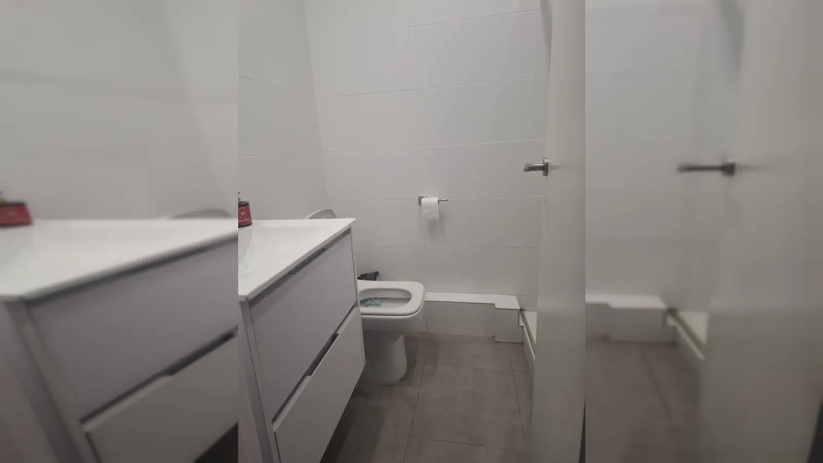 Furnished room in a shared flat in Sants-Montjuïc · 4