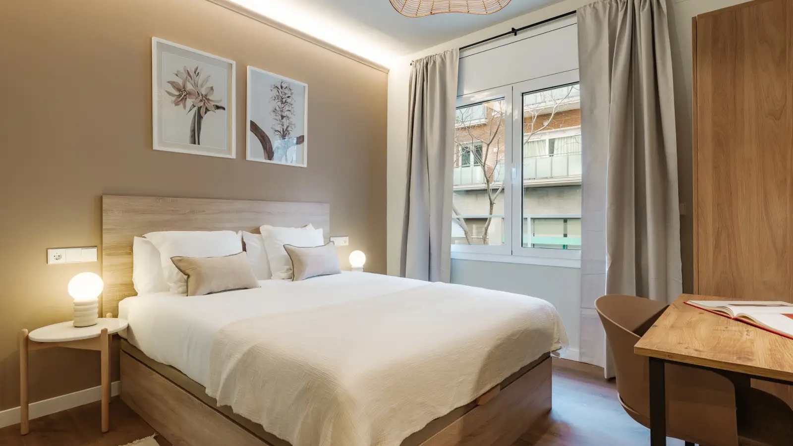 Habitación amueblada en piso compartido en Les Corts · 2