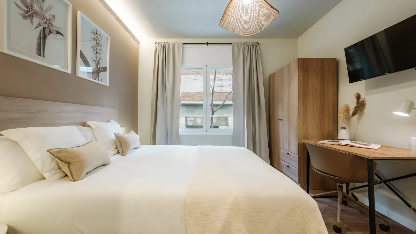Habitación amueblada en piso compartido en Les Corts · 3