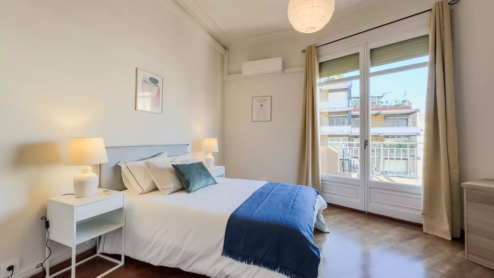 Furnished room in a shared flat in Gràcia · 3