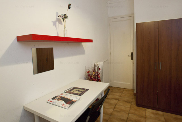 Habitación amueblada en piso compartido en Gràcia · 3