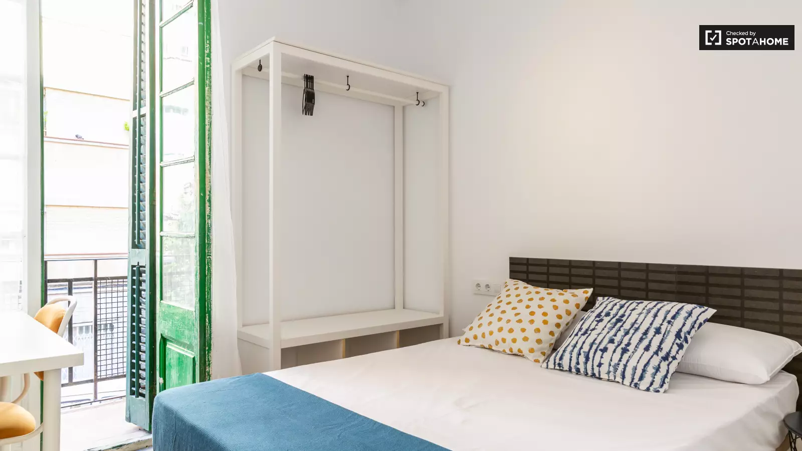 Furnished room in a shared flat in L'Hospitalet · 2