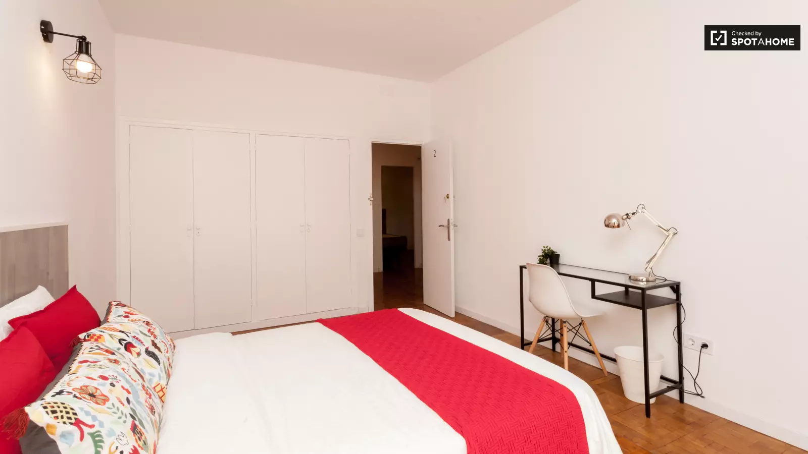 Habitación amueblada en piso compartido en Gràcia · 2