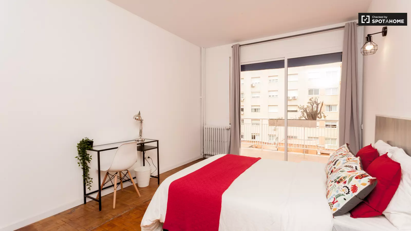 Habitación amueblada en piso compartido en Gràcia · 4