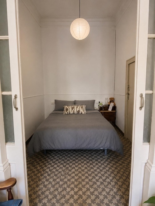 Room in a 2-person shared flat in Eixample · 2