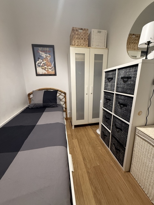 Room in a 4-person shared flat in Eixample · 2