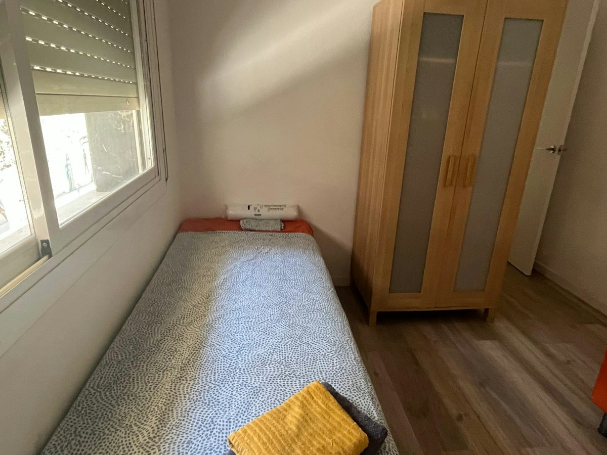 Habitación amueblada en piso compartido de 5 personas en Gràcia · 4