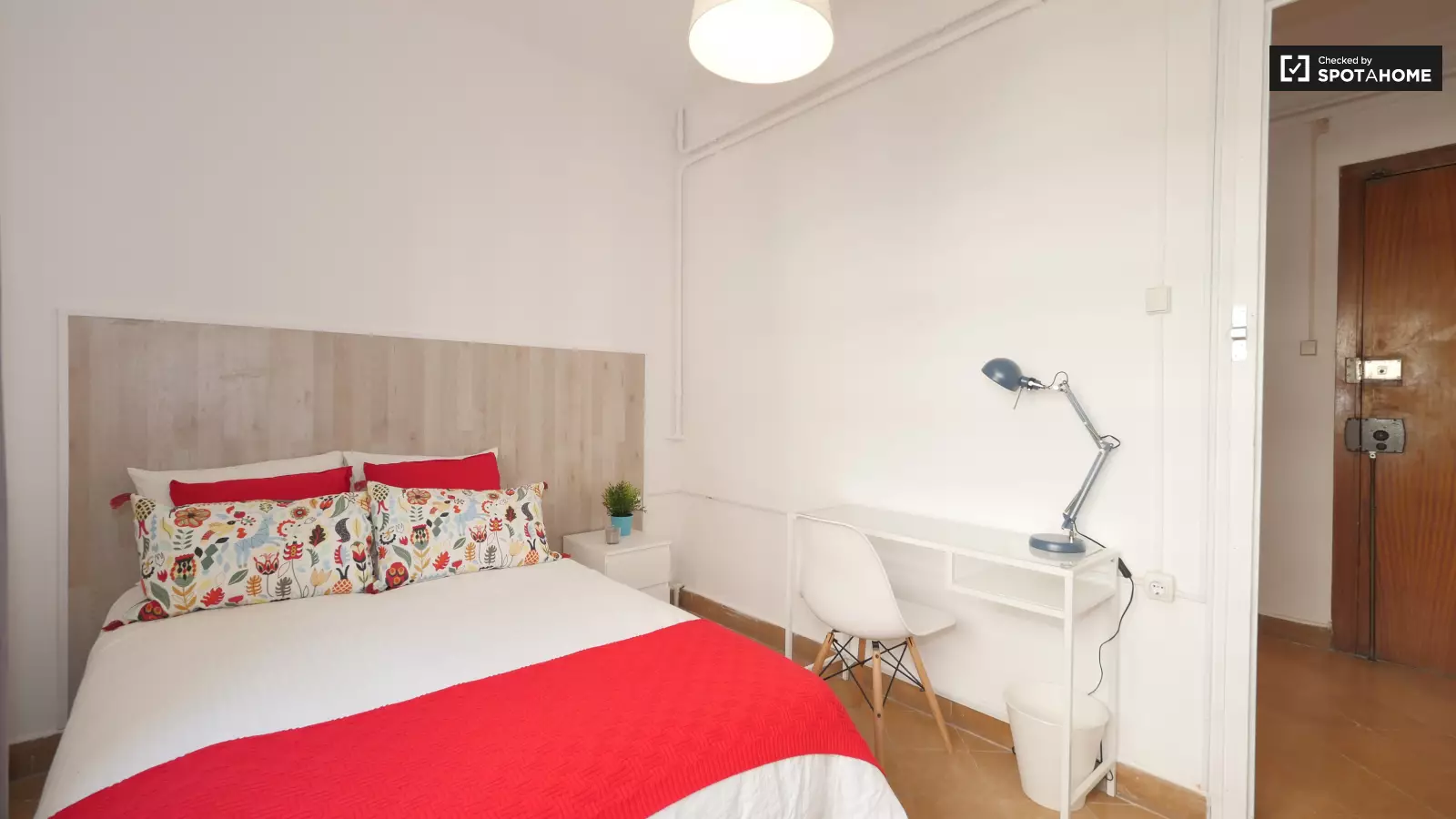 Furnished room in a shared flat in Sant Martí · 3