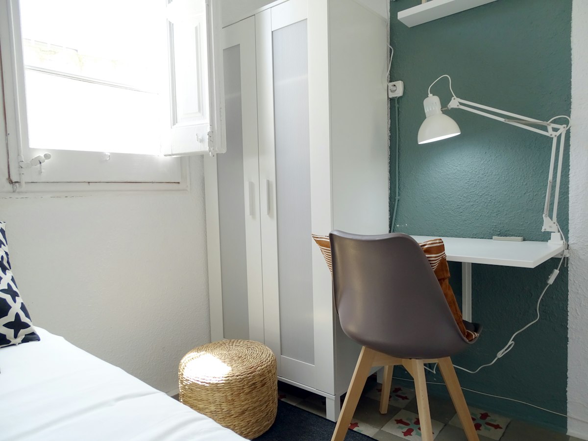 Habitación amueblada en piso compartido de 10 personas en Gràcia · 3