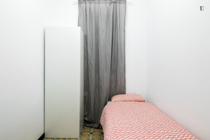 Furnished room in a 4-person shared flat in L'Hospitalet · 2