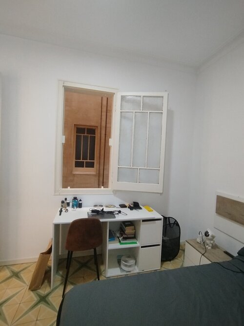 Habitación en piso compartido de 5 personas en Eixample · 2