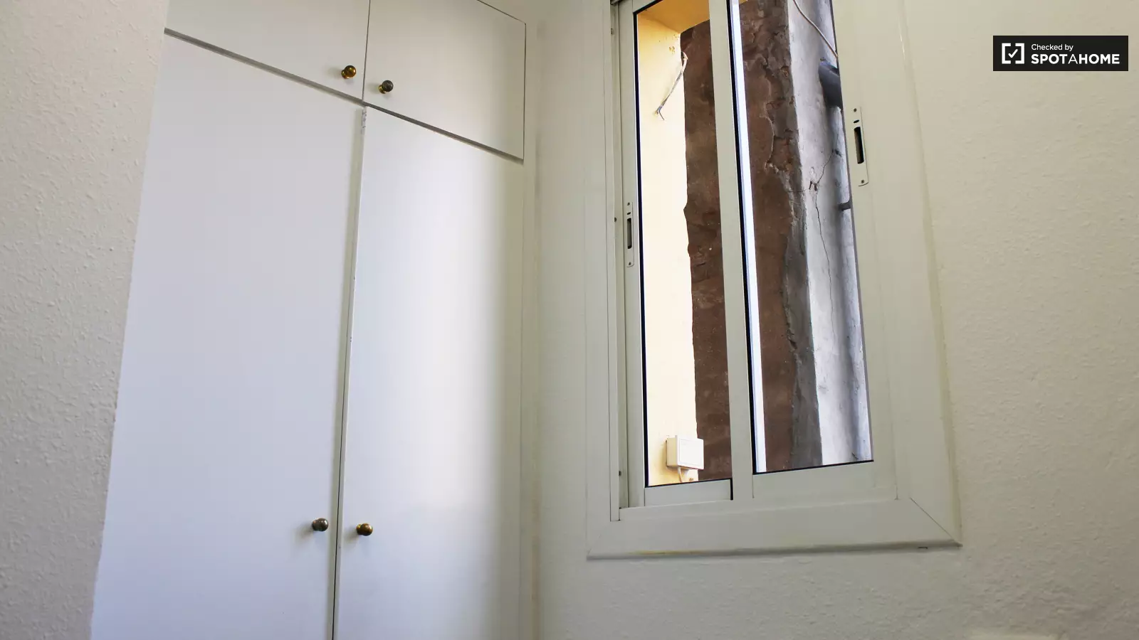 Habitación amueblada en piso compartido en Ciutat Vella · 2