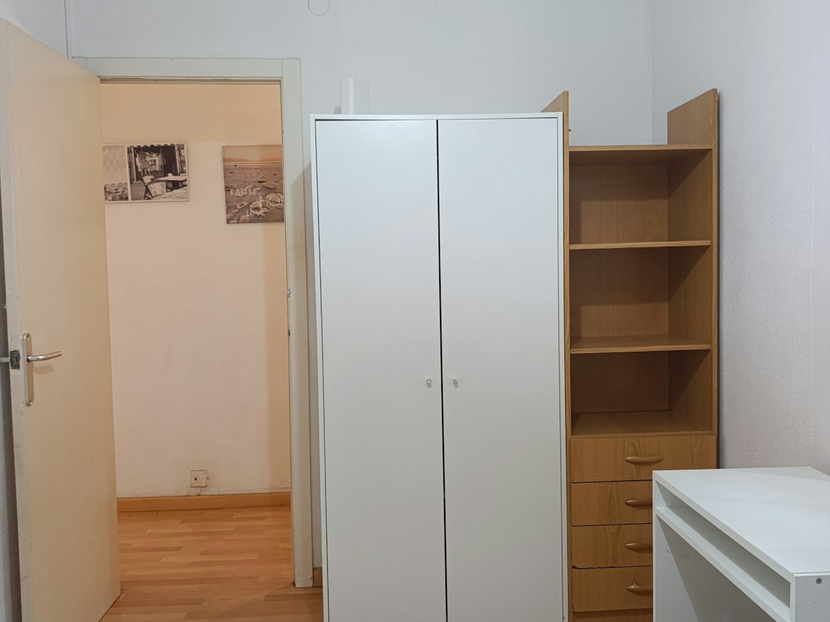 Habitación amueblada en piso compartido de 4 personas en Horta-Guinardó · 3
