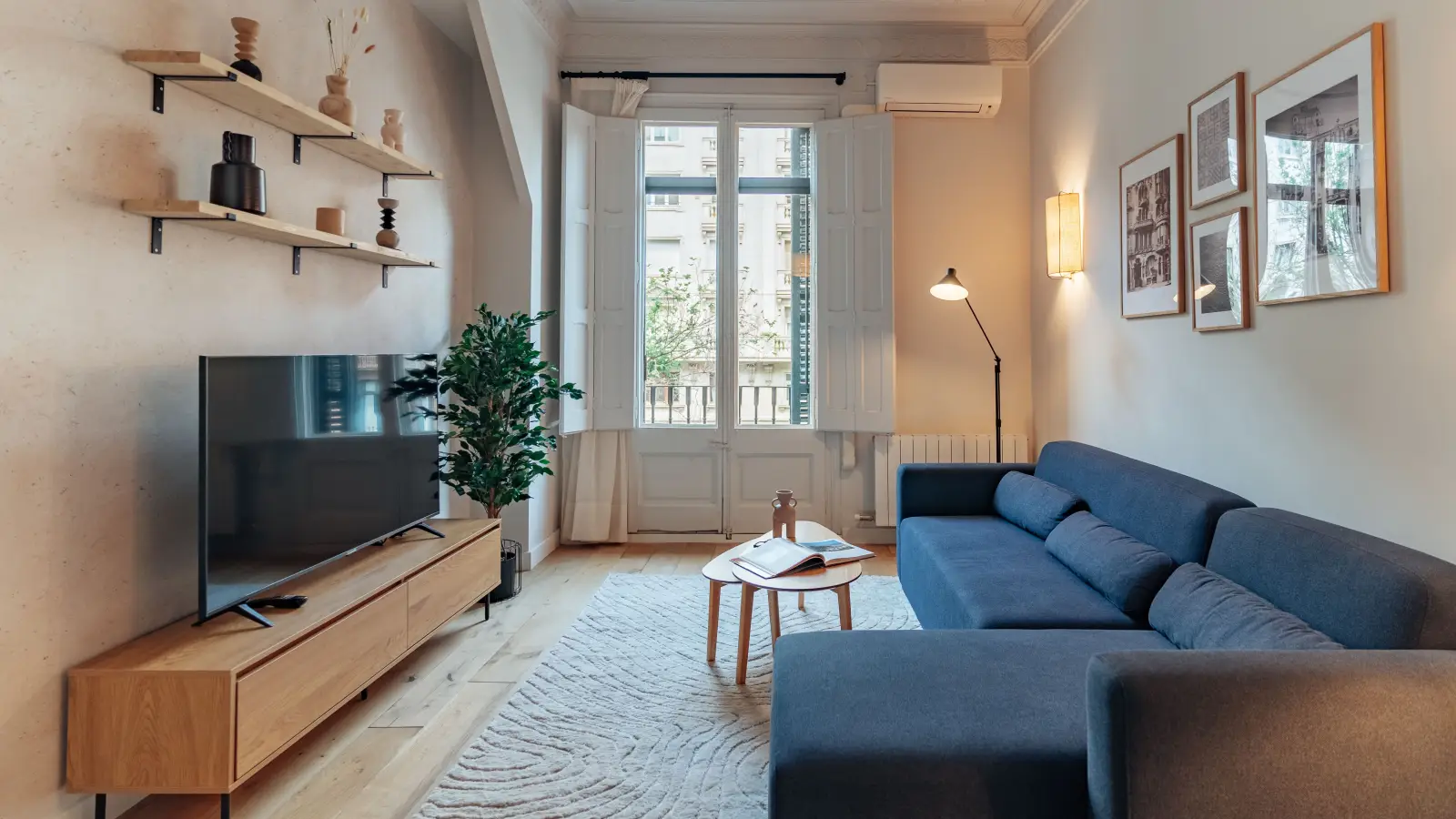 Furnished 1-bedroom flat in Eixample, 62 m² · 2