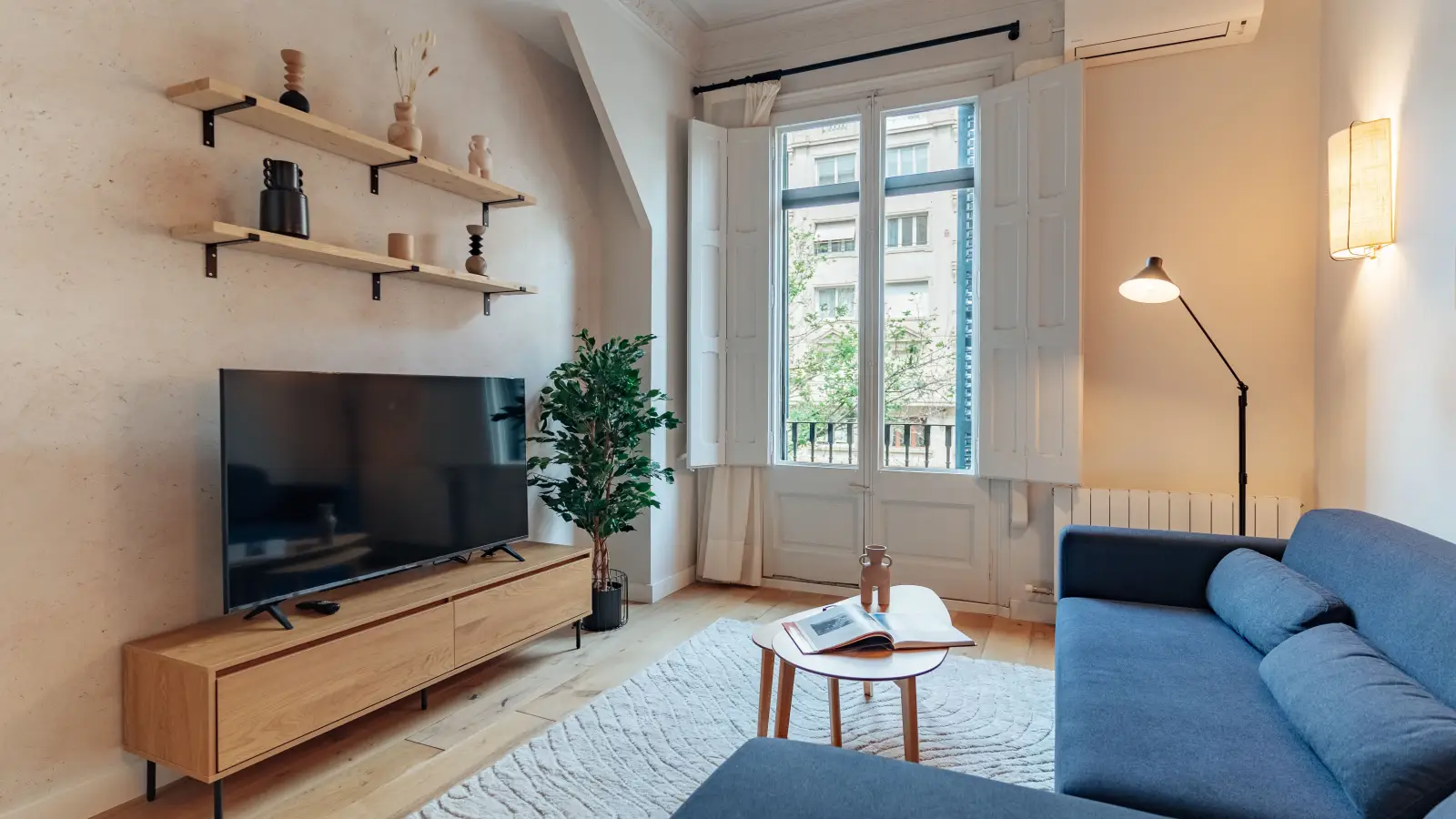 Furnished 1-bedroom flat in Eixample, 62 m² · 4