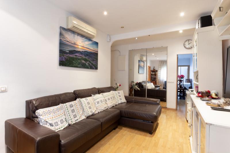 Furnished room in a 4-person shared flat in L'Hospitalet · 4