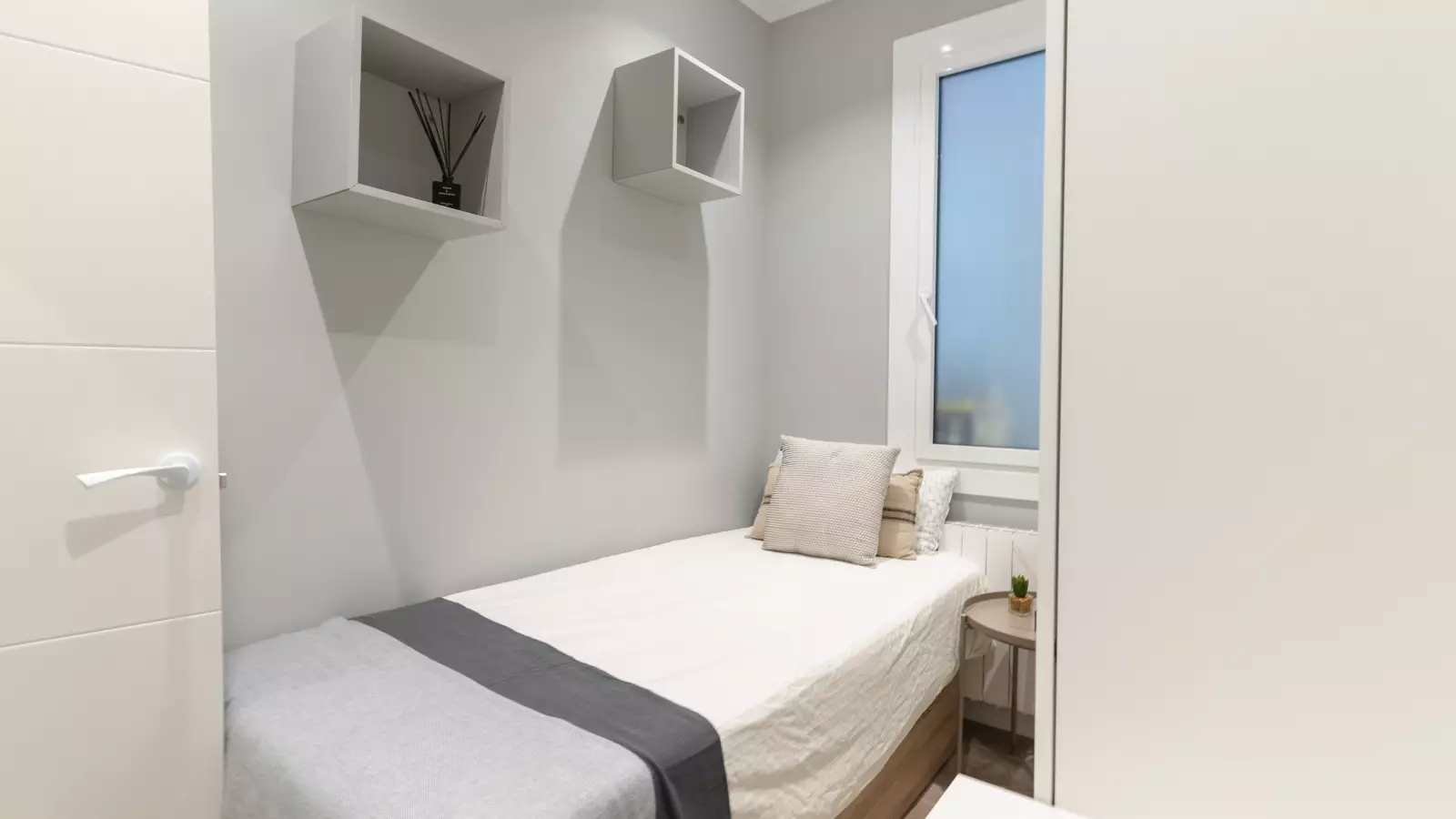 Habitación amueblada en piso compartido de 5 personas en Sarrià–Sant Gervasi · 3