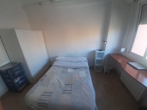 Room in a 3-person shared flat in Les Corts · 4
