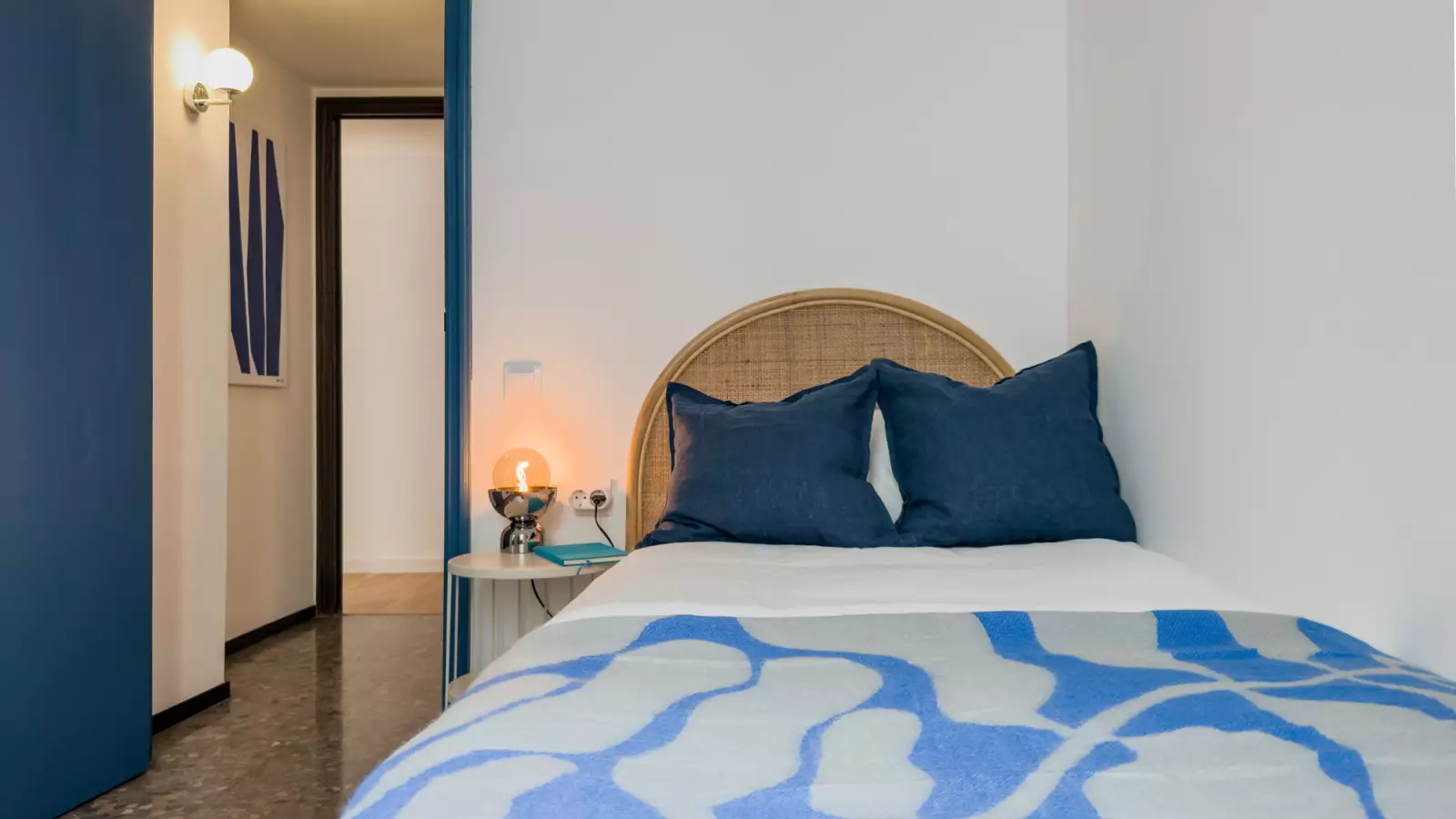 Furnished room in a 3-person shared flat in Gràcia · 4