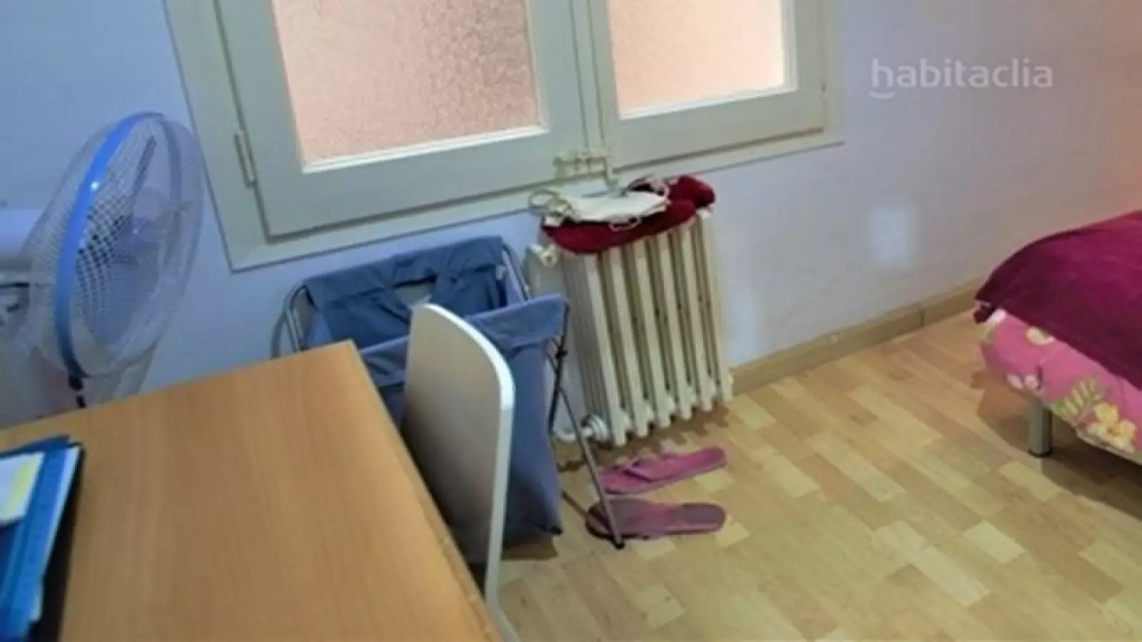 Habitación amueblada en piso compartido en Eixample · 2