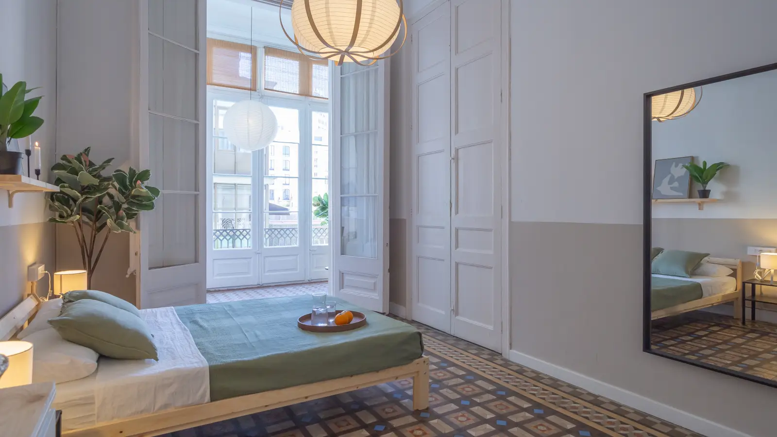 Furnished room in a 8-person shared flat in Eixample · 4