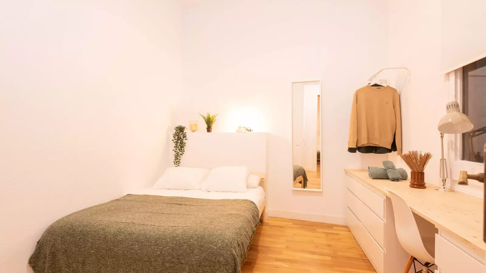 Habitación amueblada en piso compartido en Gràcia · 2