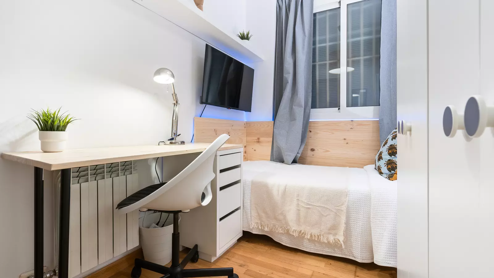Furnished room in a 5-person shared flat in Sarrià–Sant Gervasi · 2