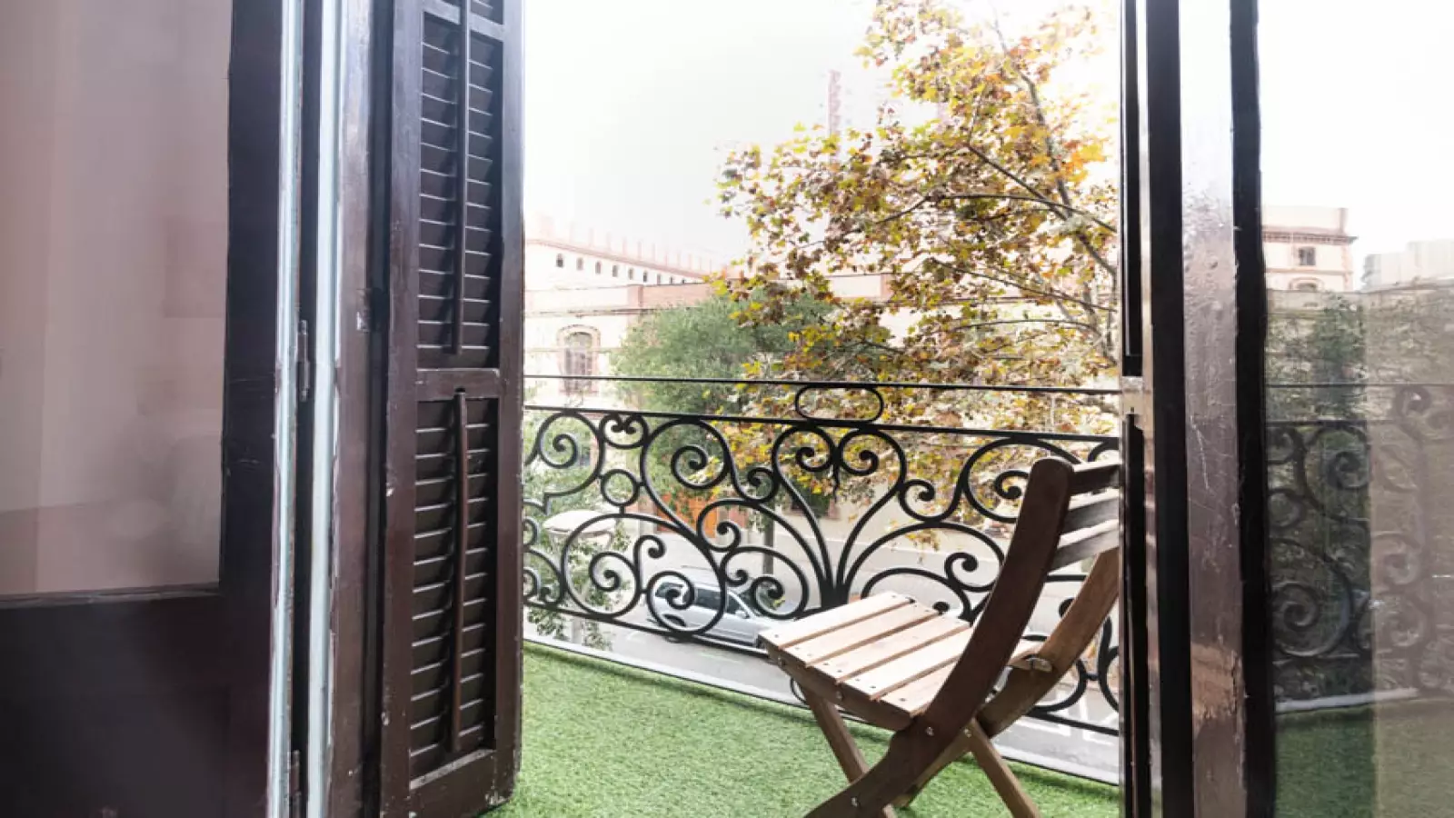 Furnished room in a 5-person shared flat in Eixample · 3
