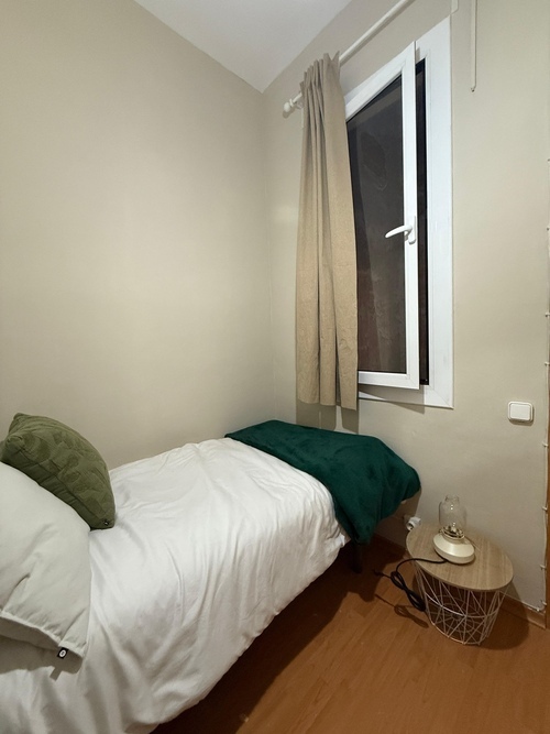 Habitación en piso compartido de 6 personas en Eixample · 2