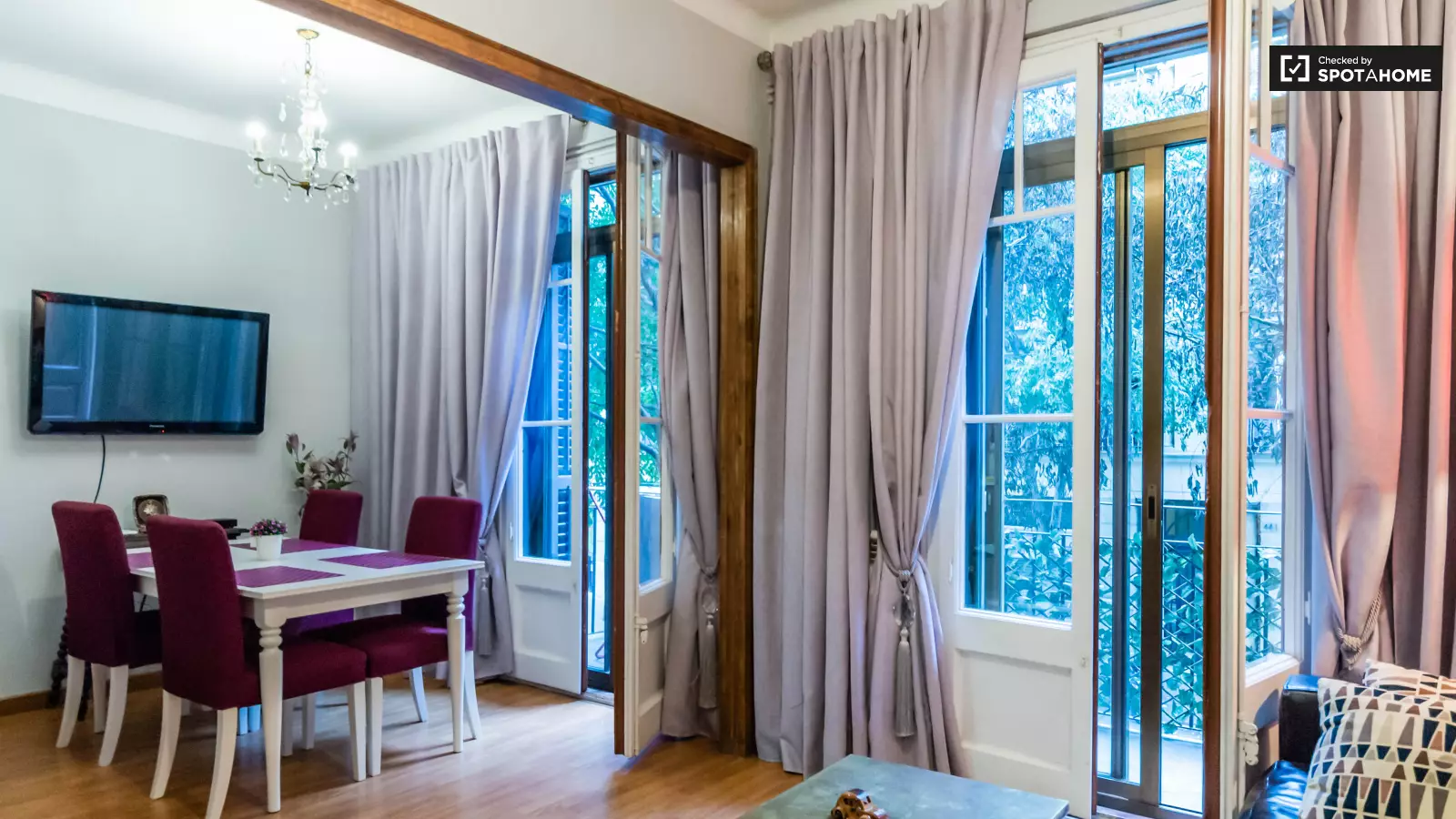 Furnished 2-bedroom flat in Eixample, 71 m² · 2