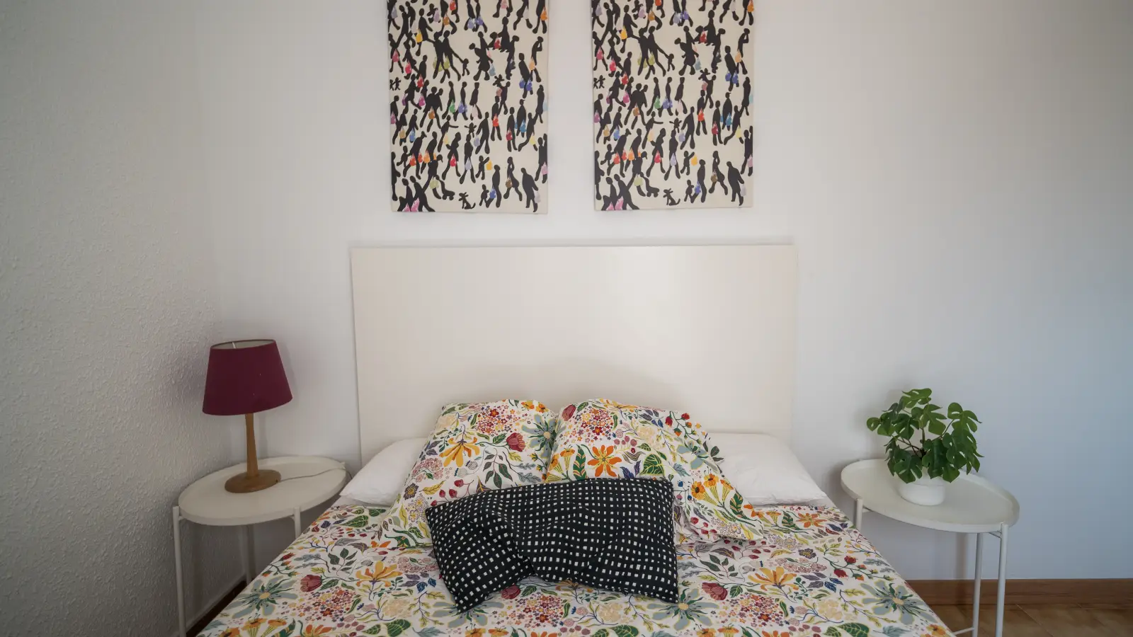 Furnished room in a 8-person shared flat in Eixample · 2