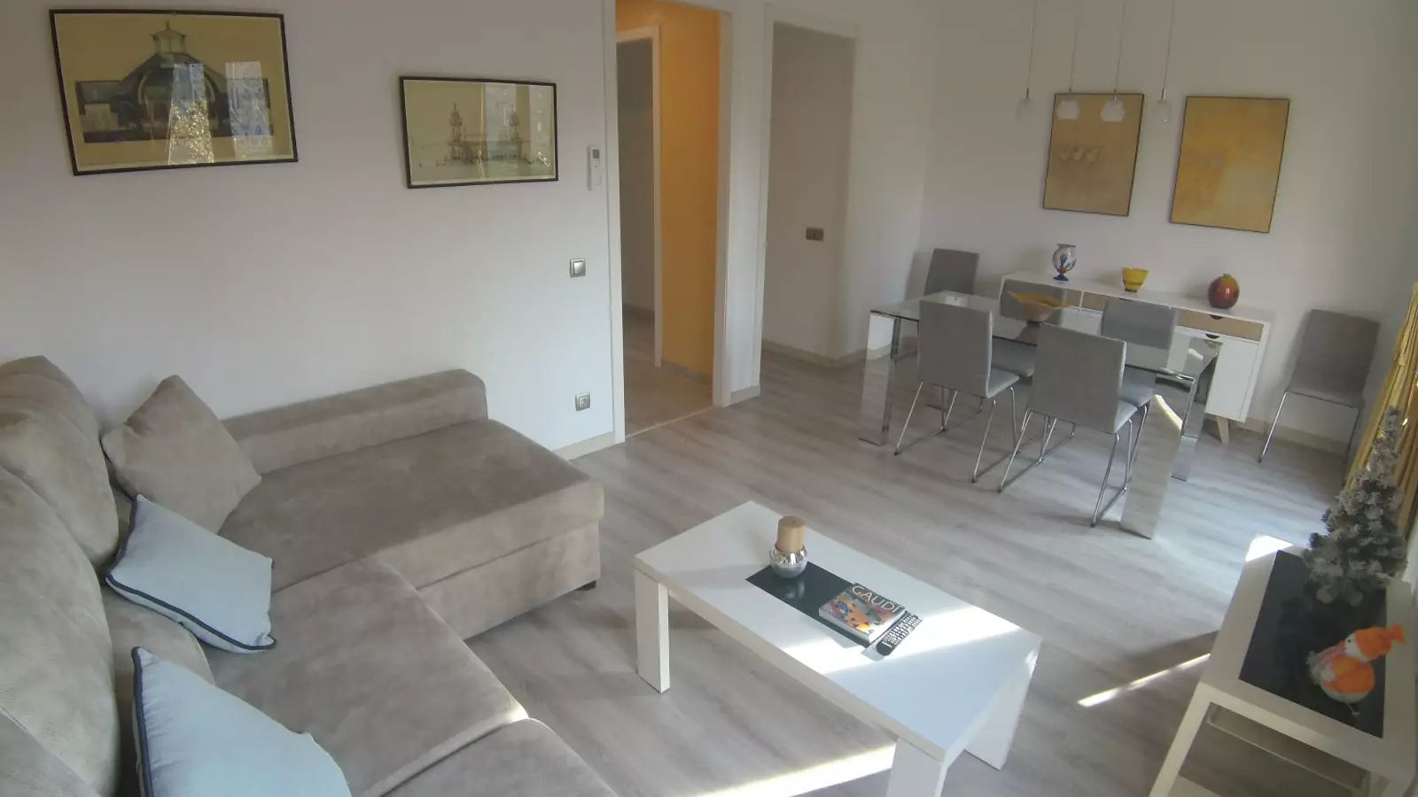 Furnished 4-bedroom flat in Eixample, 70 m² · 2