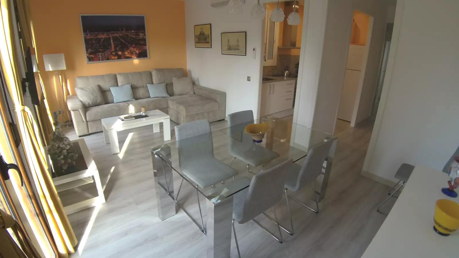 Furnished 4-bedroom flat in Eixample, 70 m² · 3