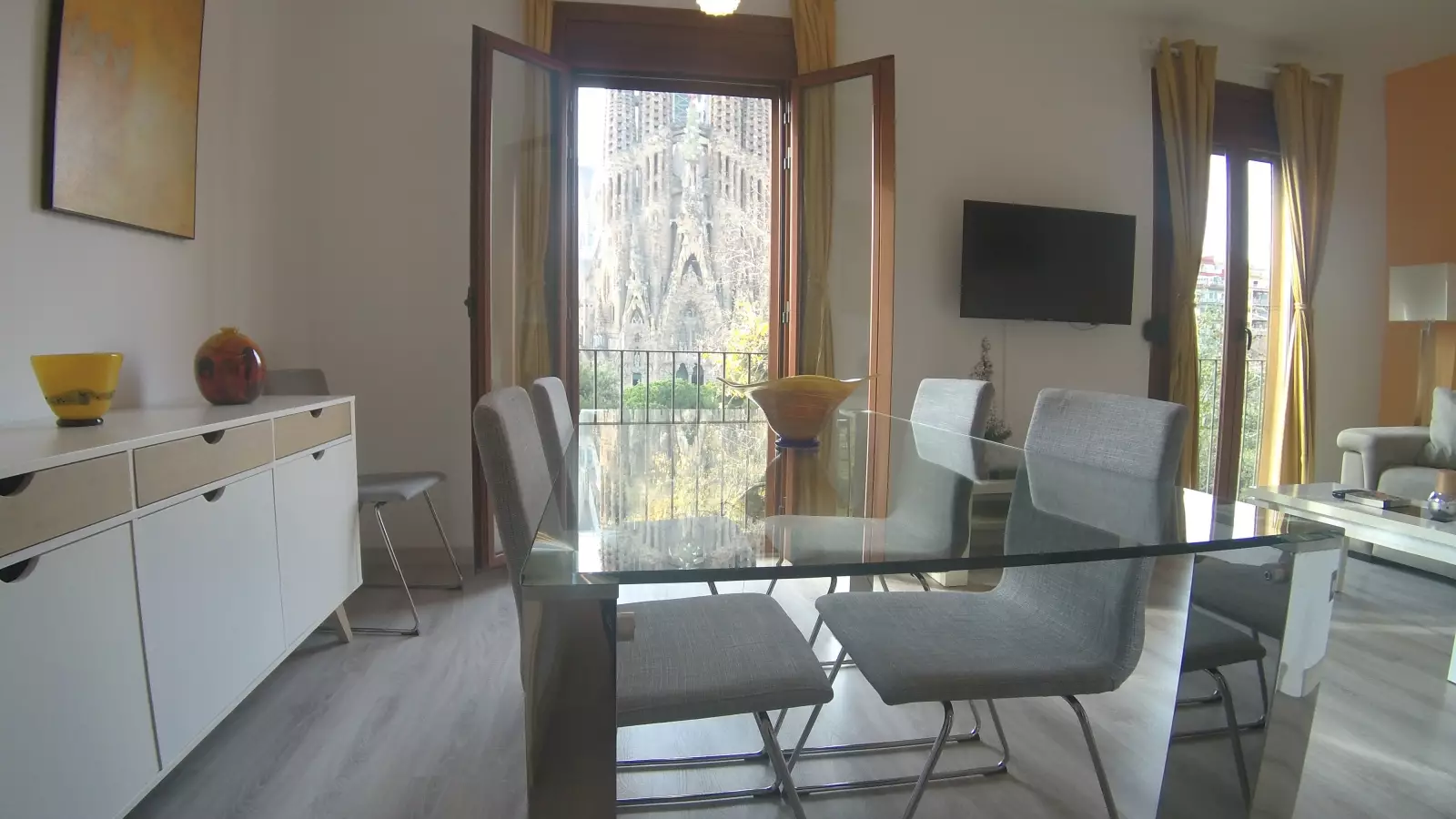Furnished 4-bedroom flat in Eixample, 70 m² · 4
