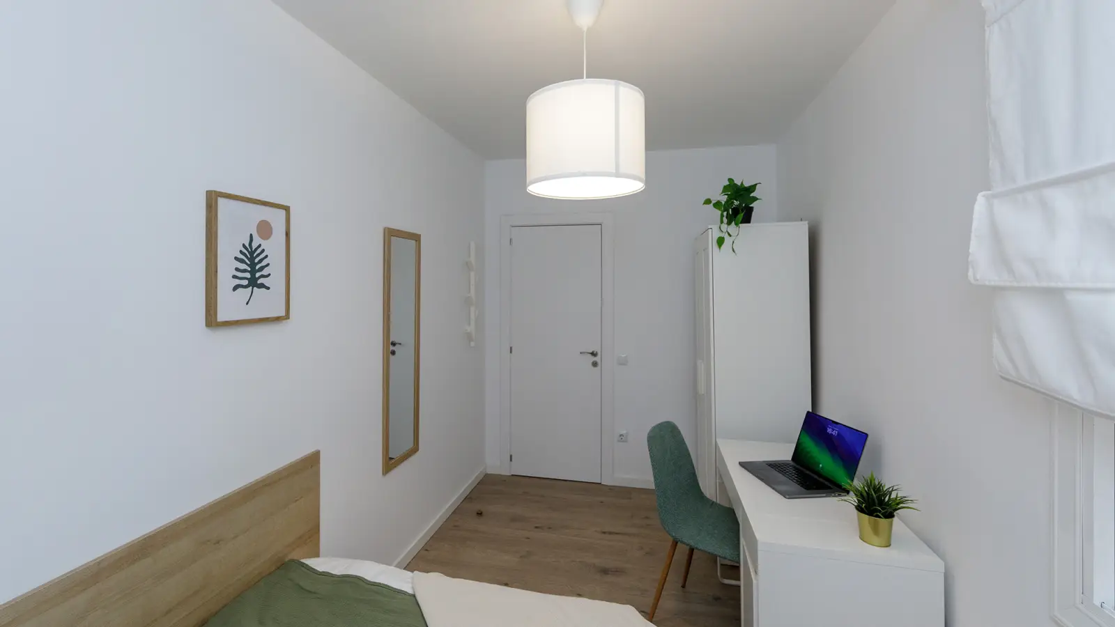 Furnished room in a shared flat in L'Hospitalet · 3