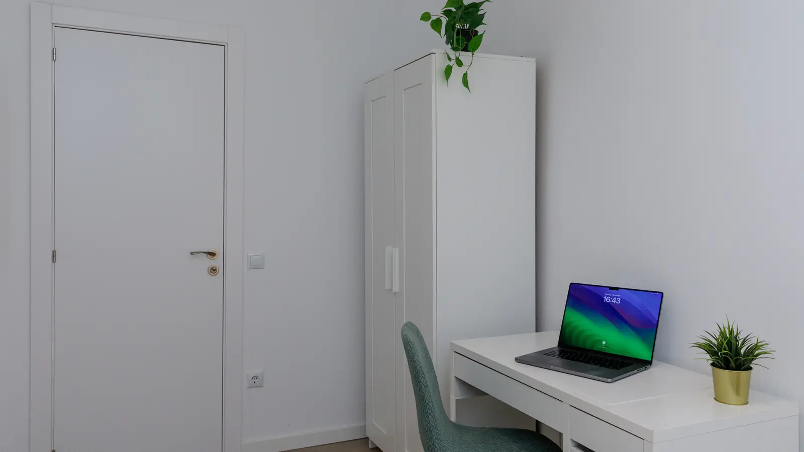 Furnished room in a shared flat in L'Hospitalet · 4