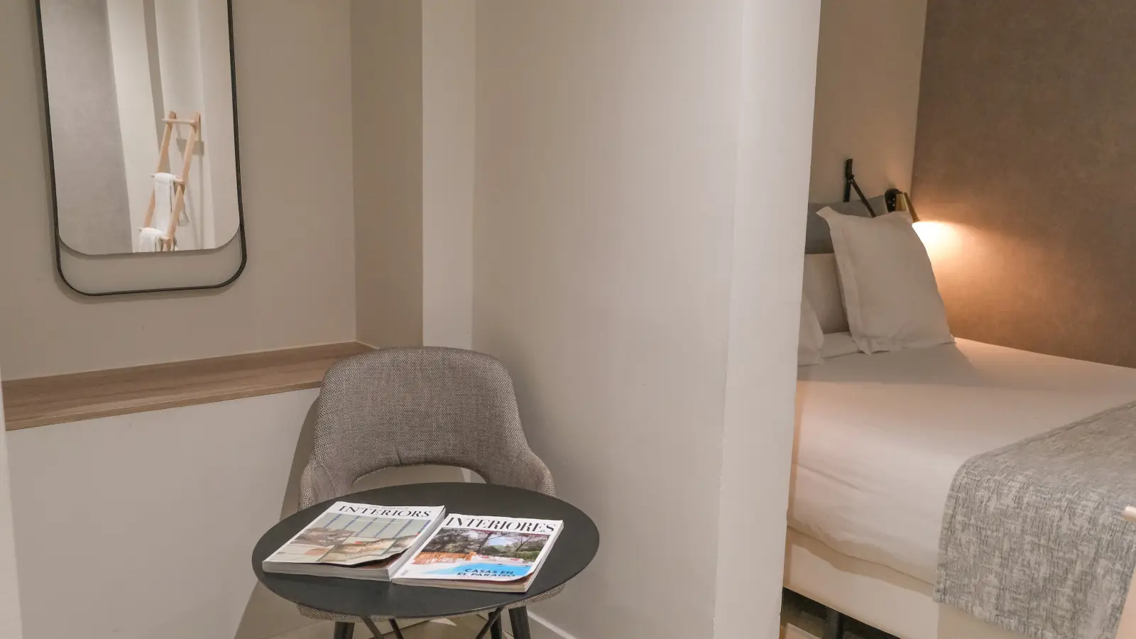 Habitación amueblada en piso compartido en Ciutat Vella · 3