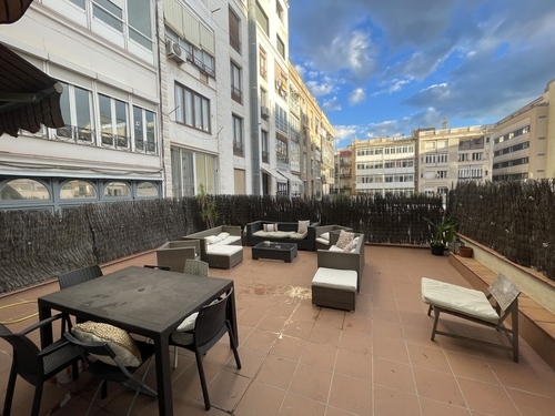 Room in a 4-person shared flat in Eixample · 2