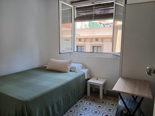 Room in a 3-person shared flat in Sants-Montjuïc · 2
