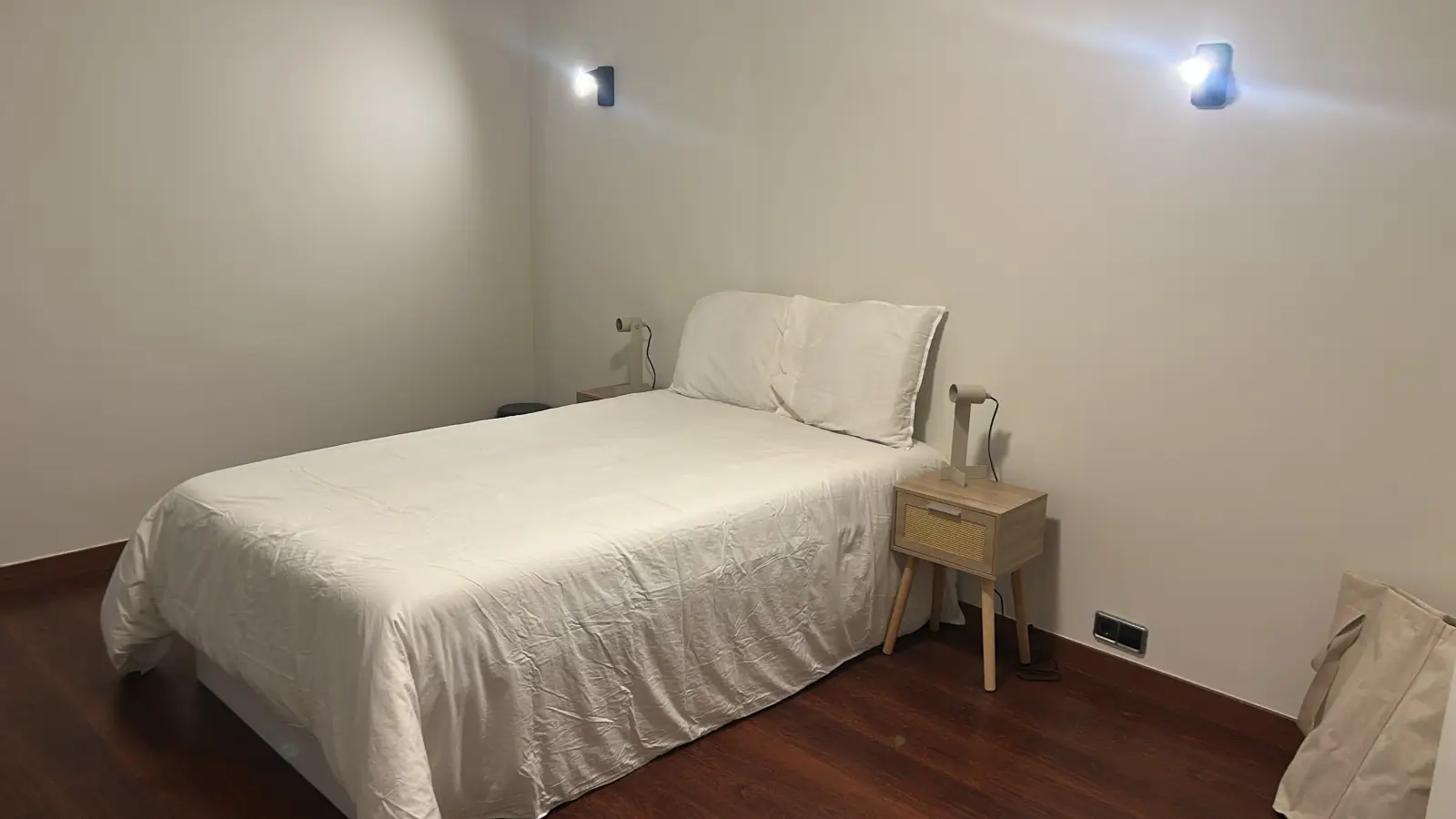Habitación amueblada en piso compartido en Sants-Montjuïc · 2