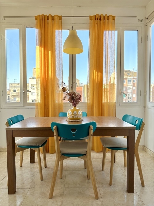 Room in a 4-person shared flat in Eixample · 2