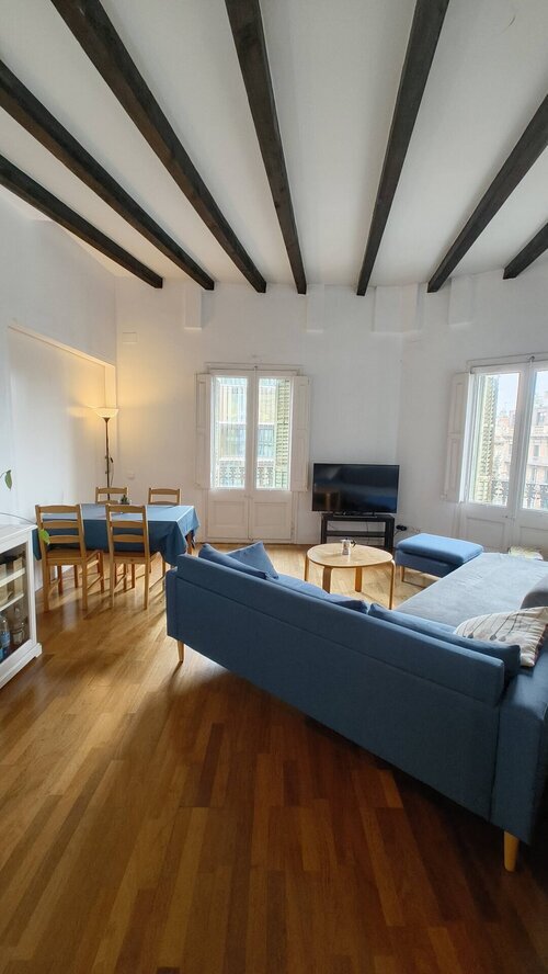 Room in a 3-person shared flat in Eixample · 4