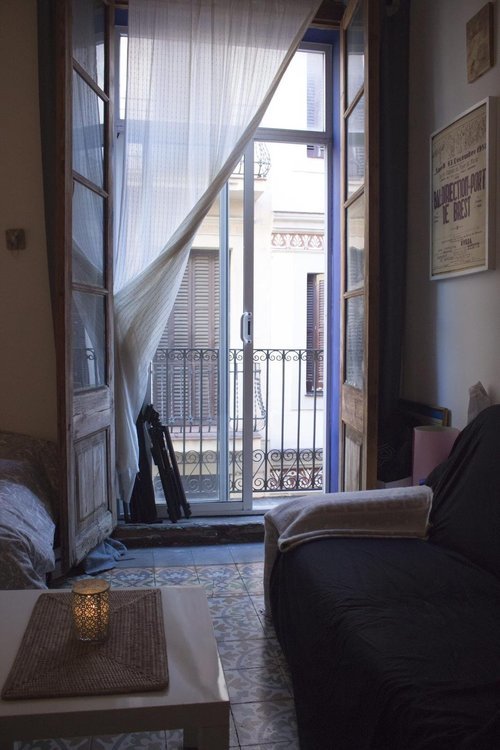 Room in a 5-person shared flat in Gràcia · 2